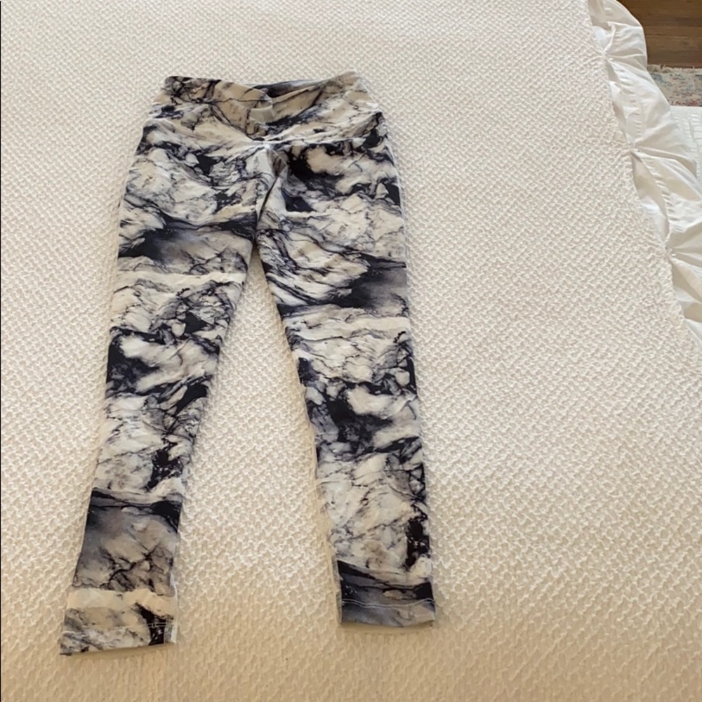 VARLEY marbled leggings. Back of legs see thru